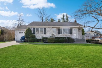 1457 9th St, West Babylon, NY 11704