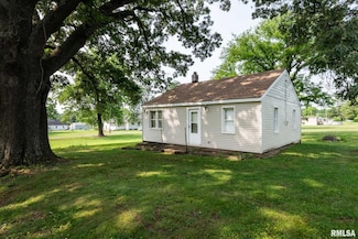 105 Laurel St, Stonefort, IL 62987