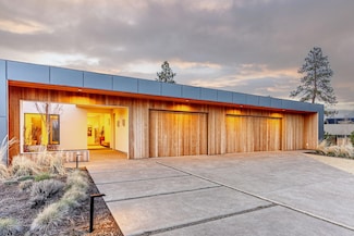 61913 Hosmer Lake Dr, Bend, OR 97702