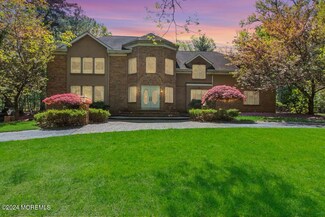 2 Country Club Ln, Marlboro, NJ 07746