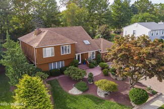42 Cannonade Dr, Marlboro, NJ 07746
