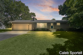 6812 Brewer Ave NE, Rockford, MI 49341