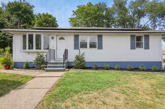 24 Bowling Green Ln, Worcester, MA 01602