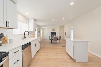 715 Comanche Cove Dr, Granbury, TX 76048