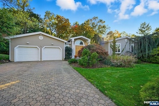 62 Venus Dr, Closter, NJ 07624
