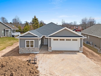 1925 Creekwood Ct, Manitowoc, WI 54220