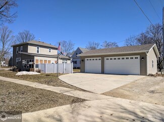 902 Pleasant St, Osage, IA 50461