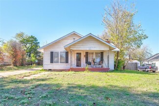 1414 S 11th St, Chickasha, OK 73018