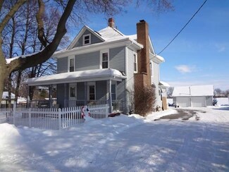 320 East St, Kingston, IL 60145