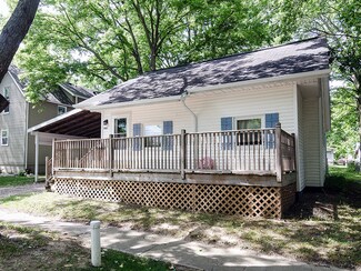 702 E Lincoln St, Monticello, IL 61856