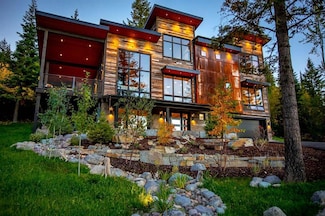 1148 Glades Dr, Whitefish, MT 59937