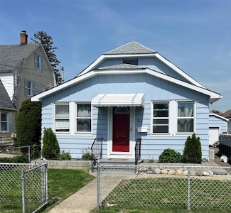 47 Harding Ave, Hicksville, NY 11801