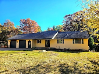 107 Pepperell Ave, Houghton Lake, MI 48629