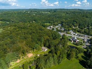 24 Calhoun St, Washington Depot, CT 06794