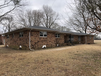 233 W Chestnut St, Puryear, TN 38251