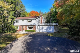 910 2nd Ave S, Clinton, IA 52732