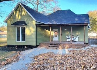 318 N Chestnut St, Windsor, IL 61957