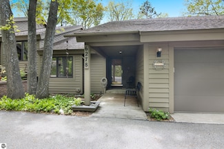 6278 Summit Ct, Traverse City, MI 49686