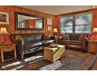 8 Gull Ln, Gloucester, MA 01930