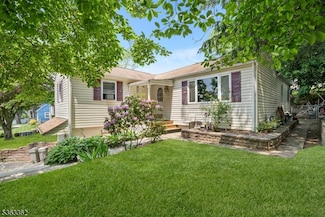 50 Oakwood Ave, Mine Hill, NJ 07803