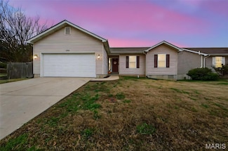 2320 Arkansas Dr, High Ridge, MO 63049