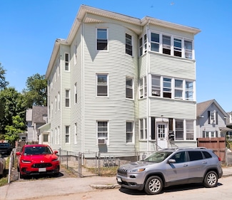 8 Douglas St, Worcester, MA 01603