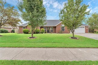 7010 David Dr, Siloam Springs, AR 72761