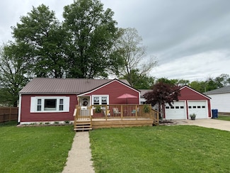 534 Tar Spring Dr, Carmi, IL 62821