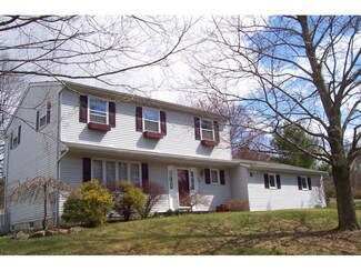 25 Oakwood Dr, Apalachin, NY 13732