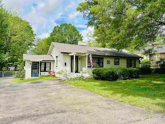 224 Maple St, Selmer, TN 38375
