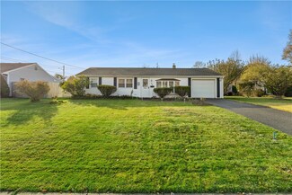 54 Sowams Dr, Bristol, RI 02809