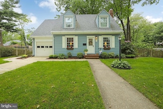 208 Cinnaminson St, Riverton, NJ 08077