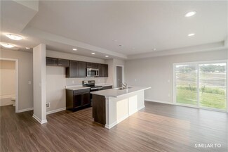 1305 Blazing Star Dr, Carlisle, IA 50047