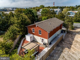 6 W 6th St, Barnegat Light, NJ 08006