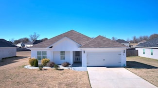24 Cole Dr, Hawkinsville, GA 31036