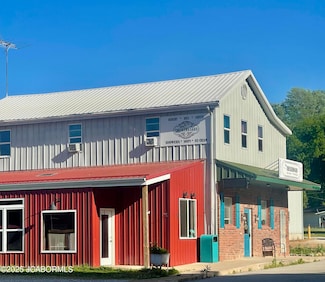 106 S Main St, Chamois, MO 65024