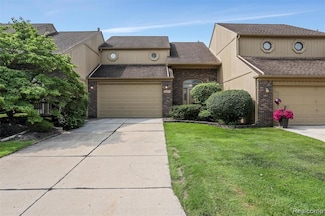 2137 Crystal Dr Unit S2, Rochester Hills, MI 48309