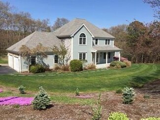 28 Fieldwood Dr, Sagamore Beach, MA 02562