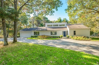 1 Whippoorwill Ln, East Quogue, NY 11942