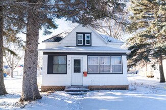 701 N 5th St, Grand Forks, ND 58203