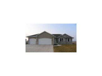 4579 Hunter St, Palo, IA 52324