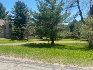 5097 Queens Way Unit 17 Queens Way, Gladwin, MI 48624