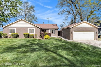 8570 Riverside Dr, Brighton, MI 48116