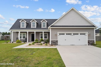 311 Strut Ln, Richlands, NC 28574