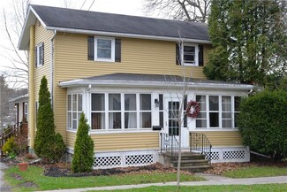 13 Stephens St, Clifton Springs, NY 14432