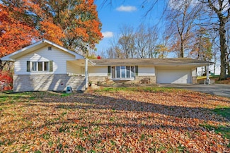 1004 Timbercrest Dr, Logansport, IN 46947