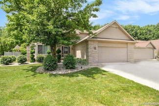 11275 Grand Oaks Dr, Clio, MI 48420