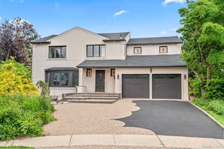 12 Foxhurst Ct, New Hyde Park, NY 11040