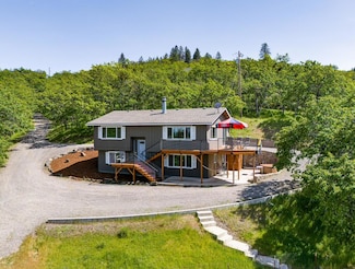 5205 Pioneer Rd, Medford, OR 97501