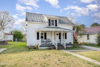 302 N Saratoga St, Stantonsburg, NC 27883